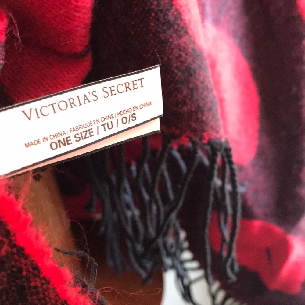 Victoria Secrets Colossal scarf/wrap - Picture 3 of 8